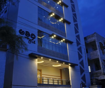 https://imgcld.yatra.com/ytimages/image/upload/t_hotel_yatra_city_desktop/v1431773401/Domestic Hotels/Hotels_Nellore/Athidhi Grand/NIGHT VIEW.jpg